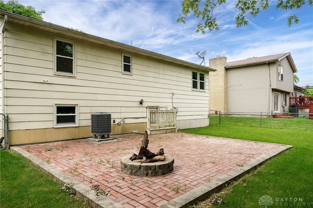 113 Marrett Farm Rd, Englewood, OH 45322 - rear view of house featuring a patio