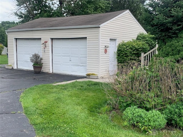 2222 Koebel Rd, Columbus, OH 43207 - view of detached garage