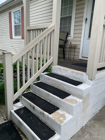 2222 Koebel Rd, Columbus, OH 43207 - view of staircase