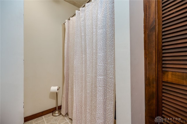 4675 Dearth Rd, Franklin Twp, OH 45005 - full bath featuring baseboards