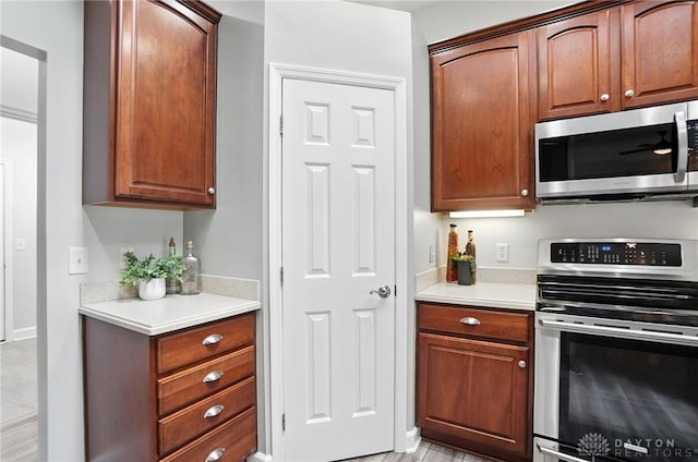 10101 Sawtry Ln, Washington Twp, OH 45458 - kitchen featuring appliances with stainless steel finishes and light countertops