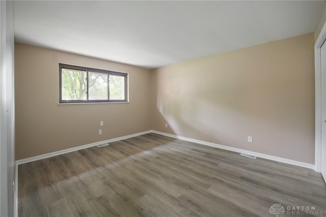 521 Park Ridge Dr, Centerville, OH 45459 - unfurnished room with wood finished floors and baseboards