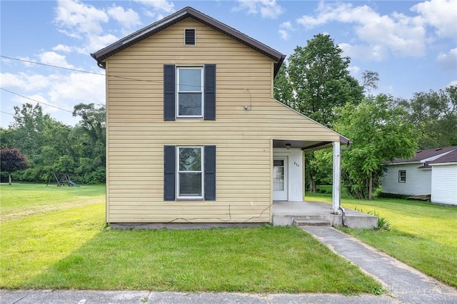 824 Euclid St, Bellefontaine, OH 43311 - traditional-style home featuring a front lawn