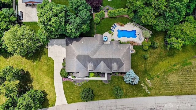 655 Devanshae Ct, Hamilton, OH 45013 - view of subject property featuring a pool area