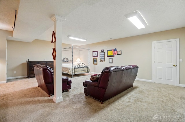 655 Devanshae Ct, Hamilton, OH 45013 - carpeted living room featuring a textured ceiling and baseboards