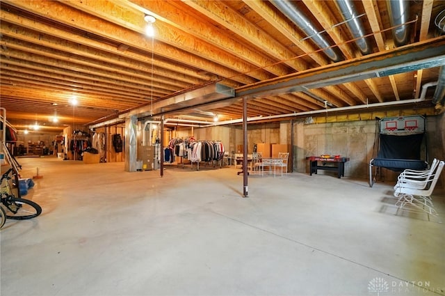 655 Devanshae Ct, Hamilton, OH 45013 - unfinished below grade area with heating unit