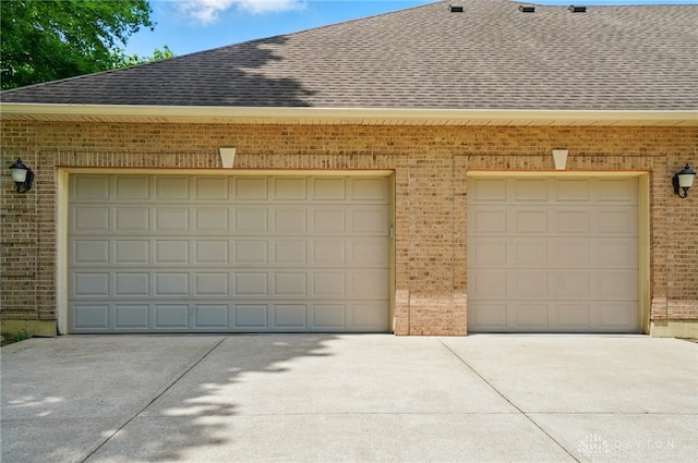 655 Devanshae Ct, Hamilton, OH 45013 - garage with driveway