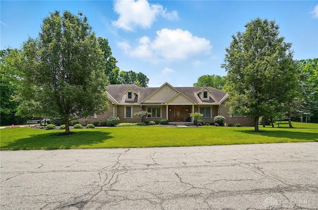 655 Devanshae Ct, Hamilton, OH 45013 - view of front of home featuring a front lawn and covered porch