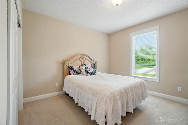 655 Devanshae Ct, Hamilton, OH 45013 - bedroom with carpet and a textured ceiling