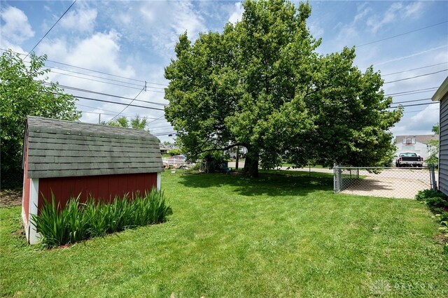 1603 Rosemont Blvd, Dayton, OH 45410 - view of yard with a shed