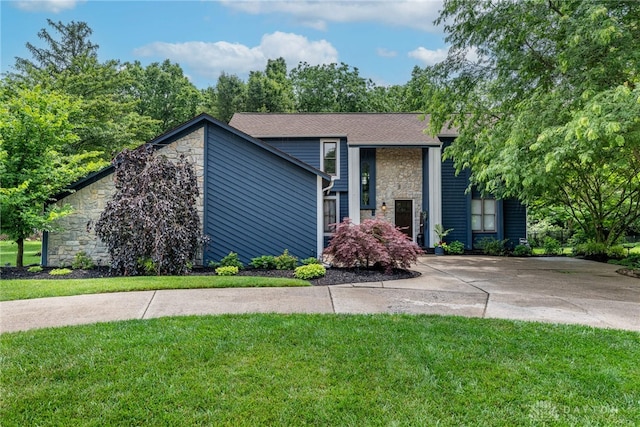 195 Sycamore Creek Dr, Springboro, OH 45066 - view of front of home with stone siding and a front lawn