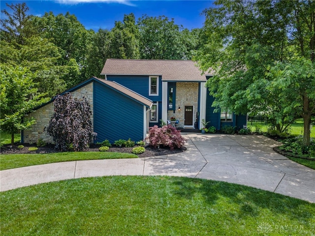 195 Sycamore Creek Dr, Springboro, OH 45066 - view of front of house featuring stone siding and a front lawn
