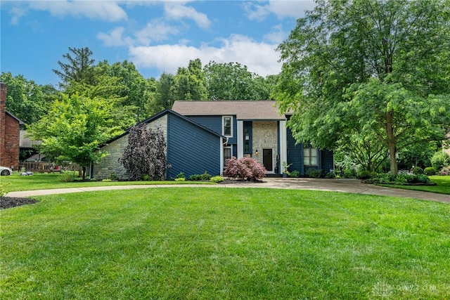 195 Sycamore Creek Dr, Springboro, OH 45066 - view of front of home with stone siding and a front yard