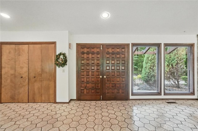 1917 Antrim Ct, Middletown, OH 45042 - entrance foyer with recessed lighting