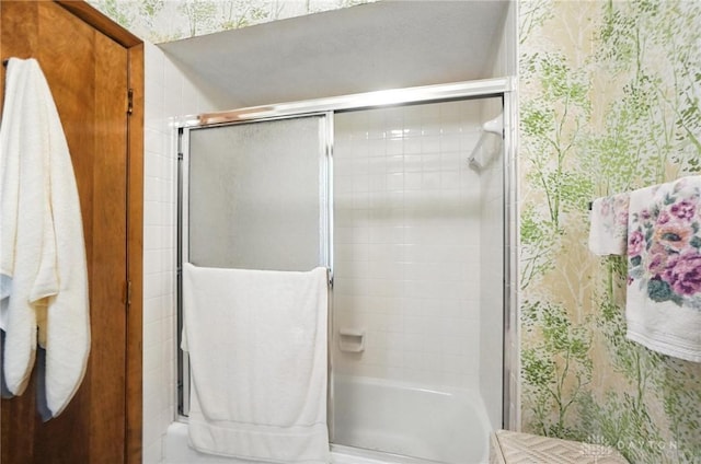 1917 Antrim Ct, Middletown, OH 45042 - bathroom featuring wallpapered walls and bath / shower combo with glass door