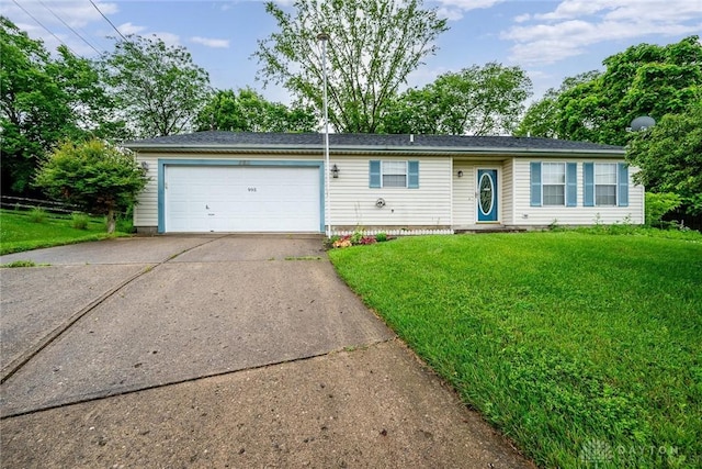 995 Wren Ct, Monroe, OH 45050 - single story home with concrete driveway, a front lawn, and an attached garage