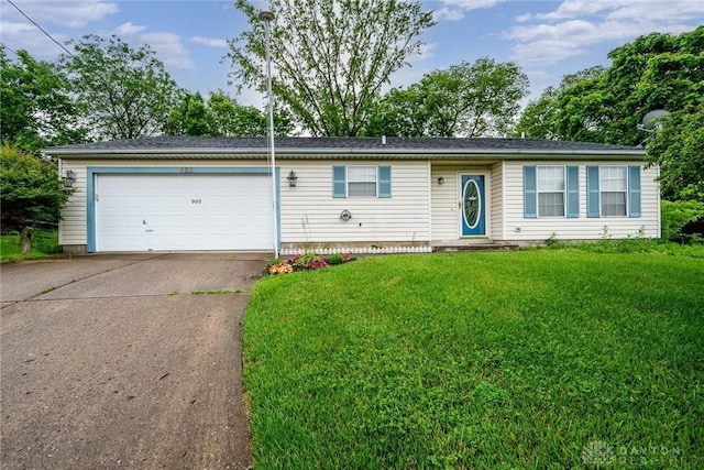 995 Wren Ct, Monroe, OH 45050 - ranch-style home with driveway, an attached garage, and a front lawn
