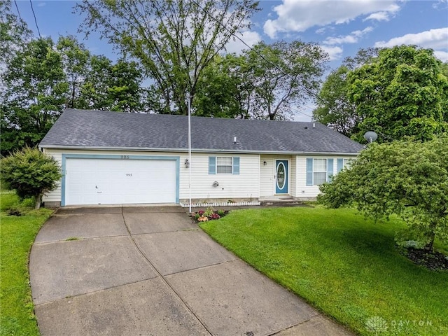 995 Wren Ct, Monroe, OH 45050 - single story home featuring driveway, a front yard, a garage, and roof with shingles
