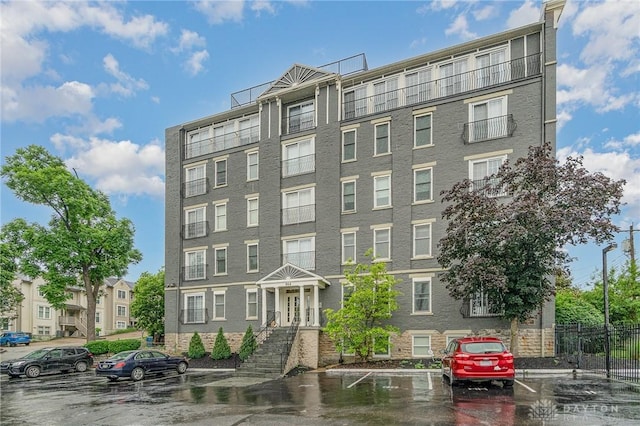 964 Auburnview Dr Unit 3E, Cincinnati, OH 45206 - view of building exterior featuring uncovered parking