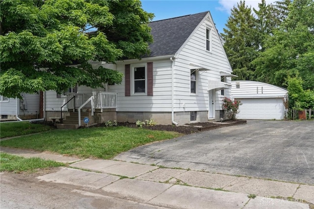 610 N Spring St, Wilmington, OH 45177 - view of front facade with roof with shingles, a front lawn, and a garage