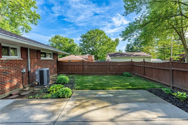 9131 Shawhan Dr, Centerville, OH 45458 - fenced backyard featuring a patio