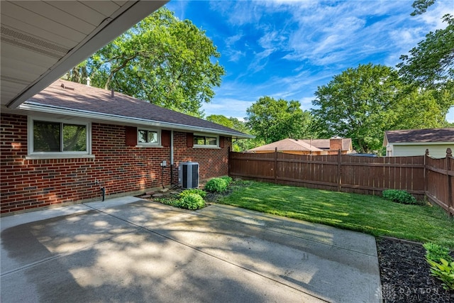 9131 Shawhan Dr, Centerville, OH 45458 - fenced backyard with a patio
