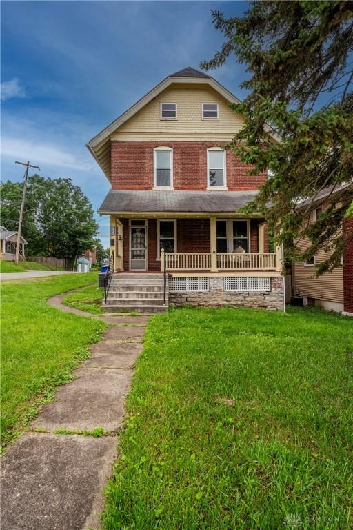 246 N D St, Hamilton, OH 45013 - traditional style home featuring covered porch and a front yard