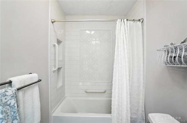 356 Saint James Pl, Springboro, OH 45066 - full bathroom featuring shower / bath combo with shower curtain and a textured ceiling