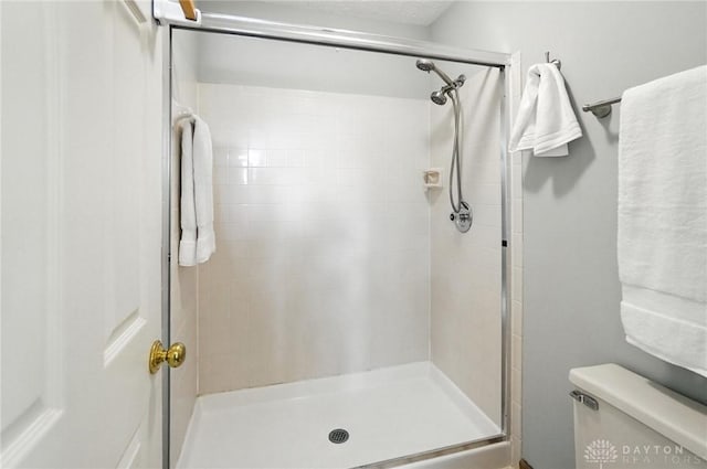 356 Saint James Pl, Springboro, OH 45066 - full bathroom featuring a shower stall and toilet