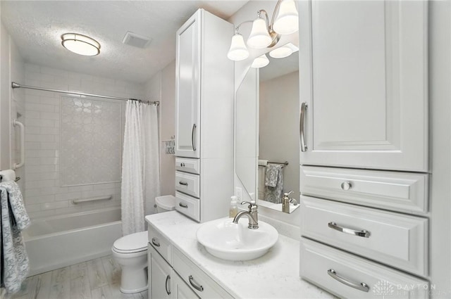356 Saint James Pl, Springboro, OH 45066 - bathroom featuring vanity, shower / tub combo with curtain, a textured ceiling, and wood finished floors