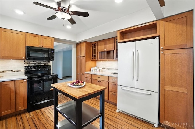 356 Saint James Pl, Springboro, OH 45066 - kitchen with black appliances, light countertops, brown cabinetry, ceiling fan, and recessed lighting