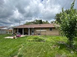 1006 Terracewood Dr, Englewood, OH 45322 - rear view of property with a patio