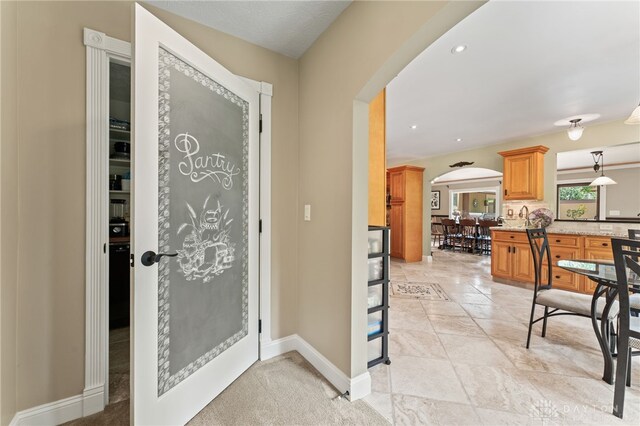 255 Belle Watlin Ct, Dayton, OH 45434 - entrance foyer with arched walkways and baseboards