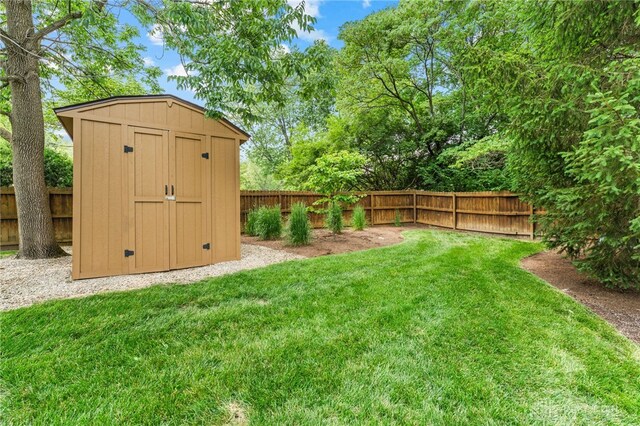 255 Belle Watlin Ct, Dayton, OH 45434 - fenced backyard featuring a shed
