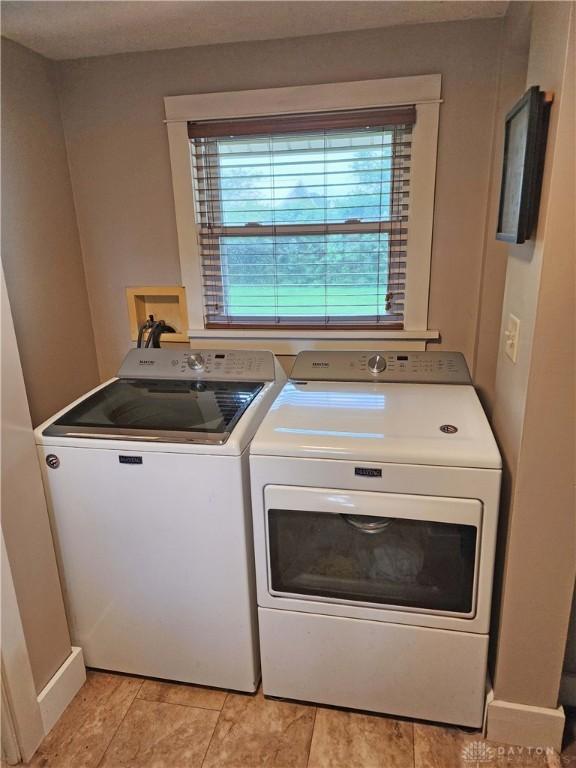 3054 Carpenter Rd, Jefferson Twp, OH 45335 - laundry room featuring washer and dryer
