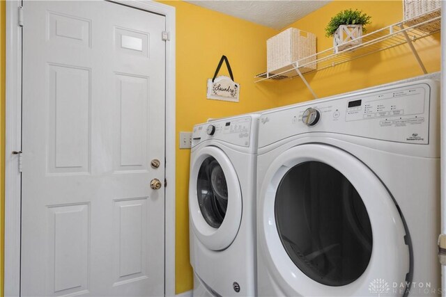 25 Huntley Ct, Springboro, OH 45066 - laundry area featuring washing machine and dryer