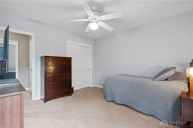 25 Huntley Ct, Springboro, OH 45066 - bedroom with carpet, a closet, and ceiling fan