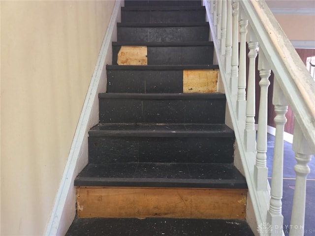 800 Linden Ave, Dayton, OH 45410 - view of stairs