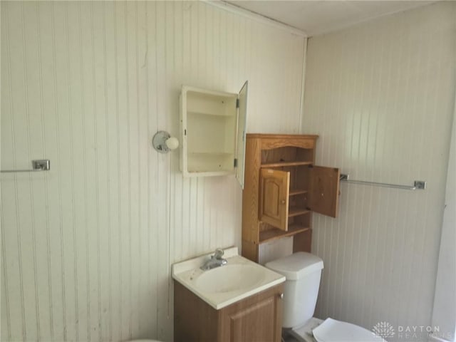 800 Linden Ave, Dayton, OH 45410 - half bathroom with toilet and vanity