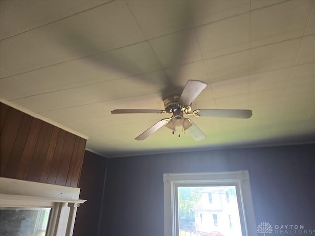800 Linden Ave, Dayton, OH 45410 - detailed view of a ceiling fan