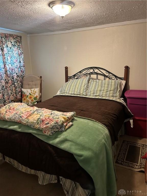 373 Walnut St, Xenia, OH 45385 - bedroom featuring a textured ceiling
