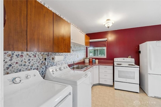 242 Poe Ln, Xenia, OH 45385 - laundry room featuring washer and dryer and light floors