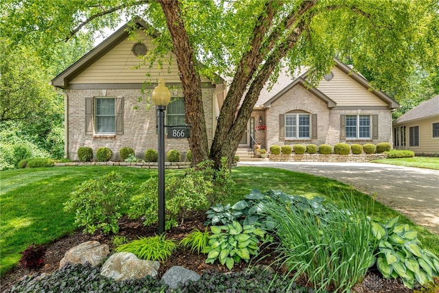 866 Deer Run Rd, Centerville, OH 45459 - ranch-style home with brick siding and a front lawn