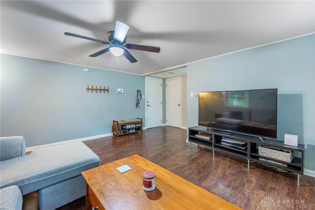 3105 Shadow Hill Rd, Middletown, OH 45042 - living room featuring wood finished floors and a ceiling fan