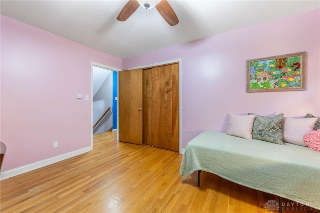 3105 Shadow Hill Rd, Middletown, OH 45042 - bedroom with a closet, light wood-style flooring, and a ceiling fan