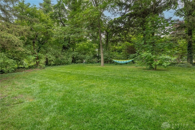 3105 Shadow Hill Rd, Middletown, OH 45042 - view of green lawn featuring a view of trees