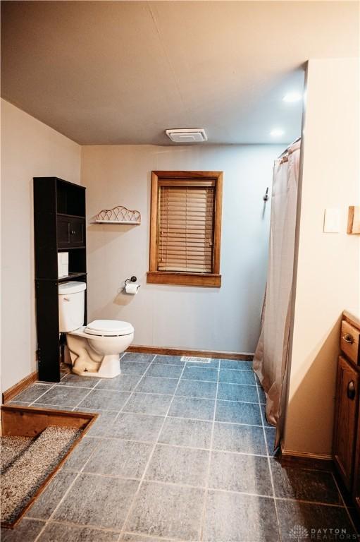 916 Wilson Rd, Troy, OH 45373 - bathroom featuring toilet and a shower with curtain