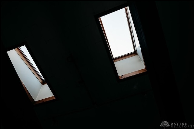 916 Wilson Rd, Troy, OH 45373 - detailed view of a skylight