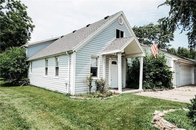 916 Wilson Rd, Troy, OH 45373 - view of front of home with roof with shingles and a front lawn