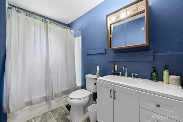 711 E 2nd St, Xenia, OH 45385 - full bath with vanity and shower / tub combo with curtain
